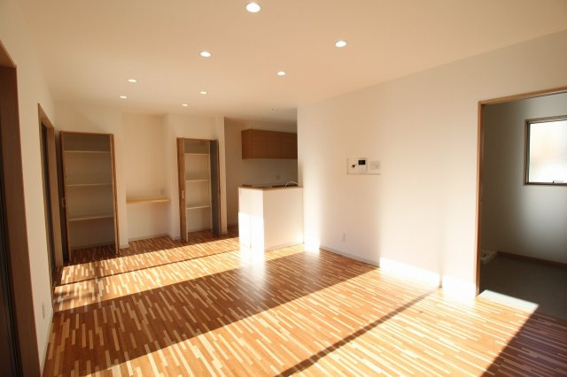 竹島町　中古戸建　（未入居物件）の居間・リビング|LDK　16.0帖