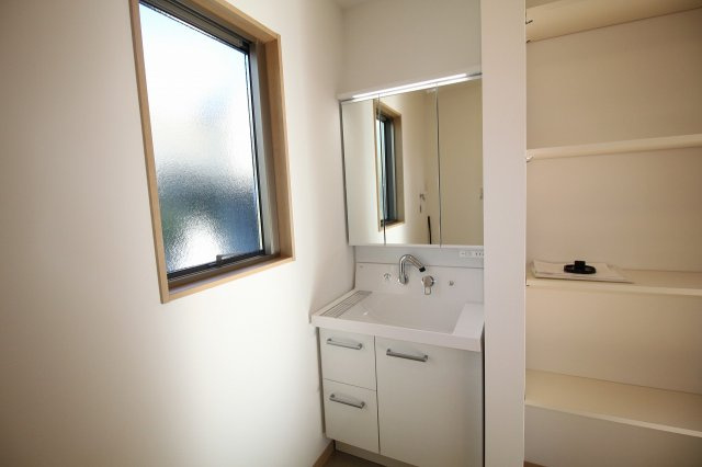 竹島町　中古戸建　（未入居物件）の独立洗面台