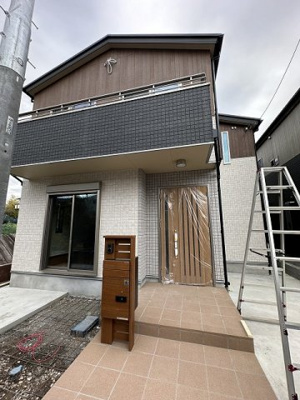 【駐車場】 | 【新築】カグラB棟 | ※施工中※いつでも目の届く敷地内に駐車場があります♪荷物がかさばりがちなお買物にも、敷地内駐車場があると便利ですよね☆
