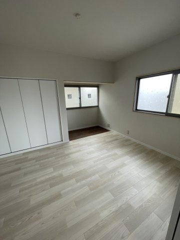吹田市千里山西6丁目　貸家の寝室|使い勝手のいい寝室です