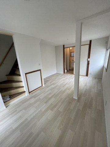 吹田市千里山西6丁目　貸家の居間・リビング|こちらのリビングで趣味の時間をお楽しみください