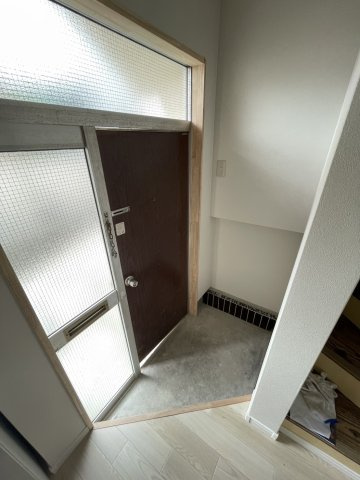 吹田市千里山西6丁目　貸家の玄関|シンプルで使いやすい玄関です