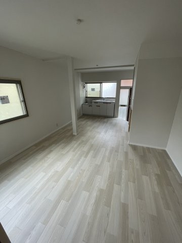 吹田市千里山西6丁目　貸家の居間・リビング|ゆったり過ごせるリビングです