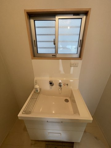 吹田市千里山西6丁目　貸家の洗面所|コンパクトで使いやすい洗面所