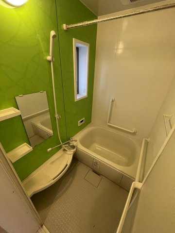 吹田市千里山西6丁目　貸家の浴室|コンパクトで使いやすいお風呂です