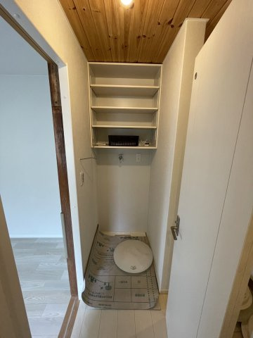 吹田市千里山西6丁目　貸家の洗面所|脱衣スペースもあります