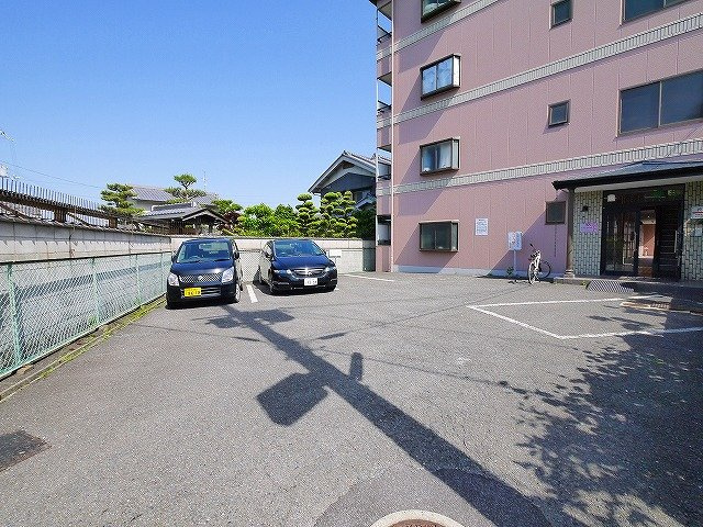 パインハイツ桜井の駐車場|駐車場完備です