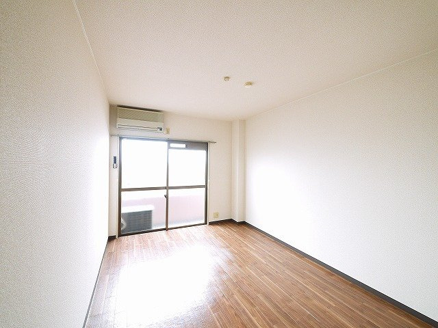 パインハイツ桜井の寝室|使い勝手のいい寝室です