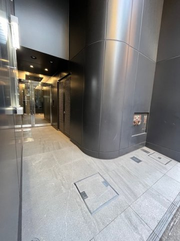 No.R浜松町（ナンバーアール浜松町）のエントランス