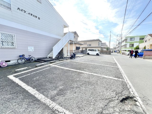 ハイツイチハラBの駐車場
