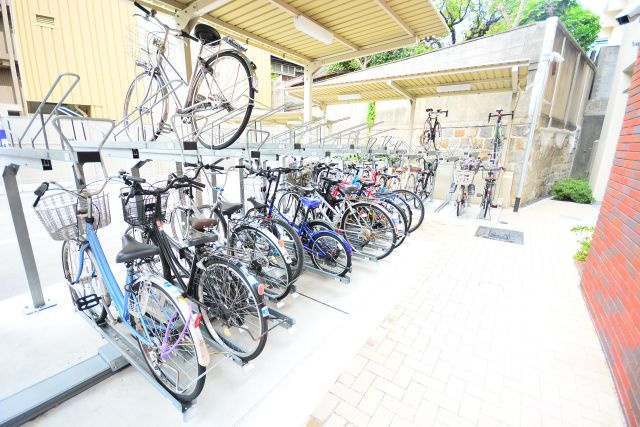 サンセリテ至誠会松崎町の駐車場