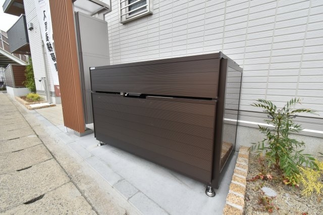 Ｄ－ＲＯＯＭ桂川のその他共用部分|敷地内ゴミボックス