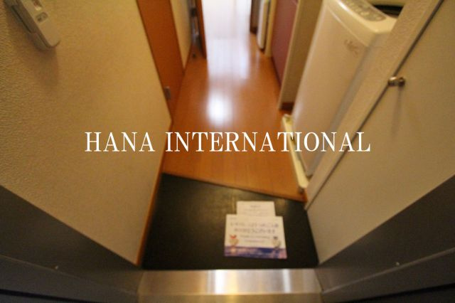 レオパレスジュネスの玄関