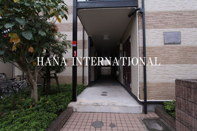 レオパレスジュネスのエントランス