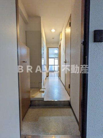 プリヴェ1号館 BRAVI不動産の玄関
