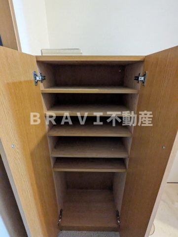 プリヴェ1号館 BRAVI不動産の玄関