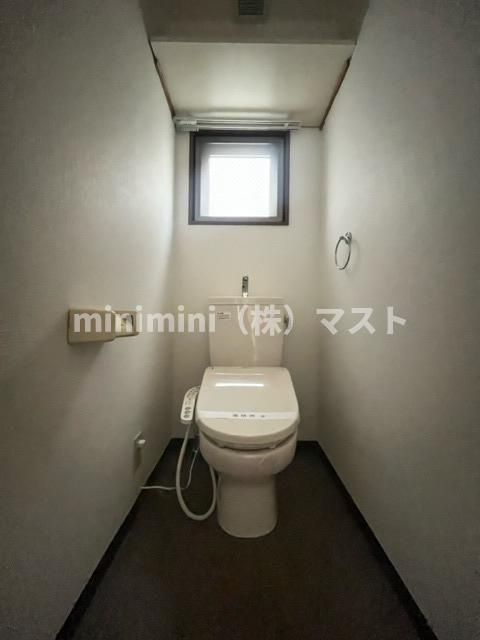 大阪市西成区天下茶屋１丁目の賃貸マンションのトイレ