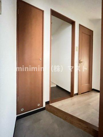 大阪市西成区天下茶屋１丁目の賃貸マンションの玄関