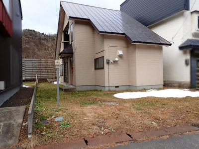 【外観】 | 平川市切明　中古住宅　温泉別荘 | おしゃれな外観です。駐車場3台。