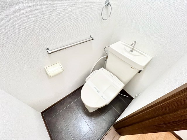 フォンテーヌDのトイレ|※別部屋参考写真