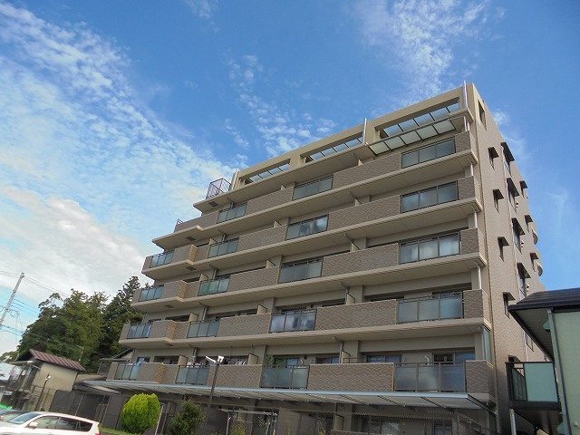 三田三輪グリーンマンションの外観