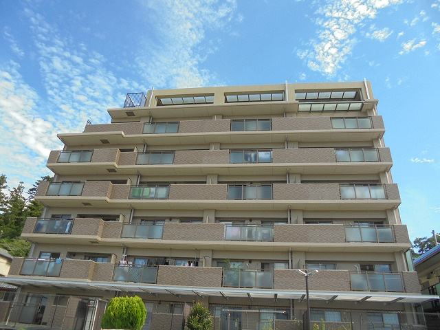 三田三輪グリーンマンションの外観