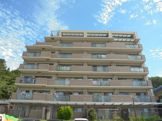 三田三輪グリーンマンションの外観