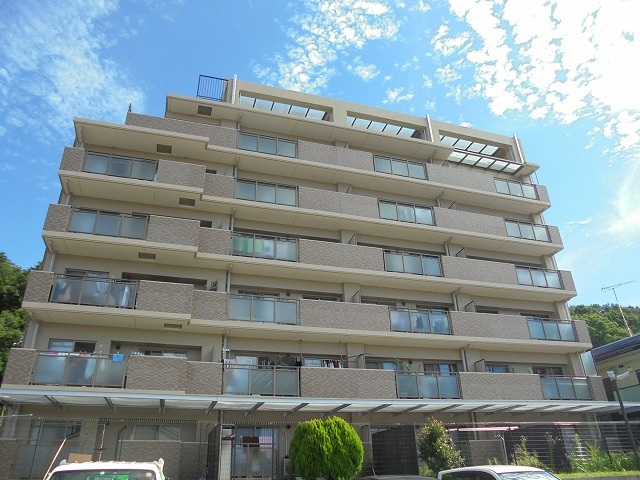 三田三輪グリーンマンションの外観