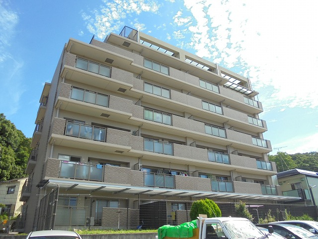 三田三輪グリーンマンションの外観