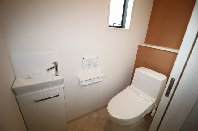 百石町　中古戸建（未入居物件）　2号地（全5棟）のトイレ|1Ｆ