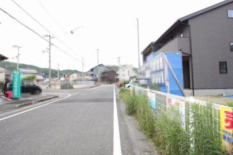 百石町　中古戸建（未入居物件）　2号地（全5棟）の前面道路含む現地写真