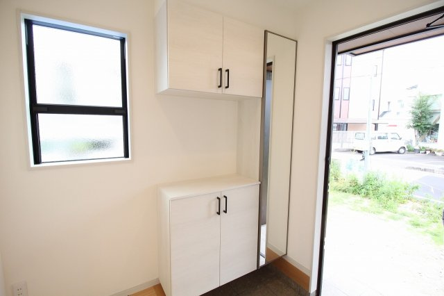 百石町　中古戸建（未入居物件）　2号地（全5棟）の収納|玄関収納