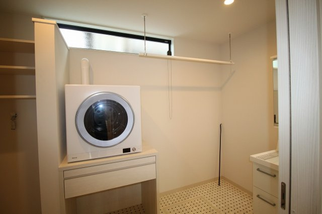 百石町　中古戸建（未入居物件）　2号地（全5棟）の脱衣所|物干し