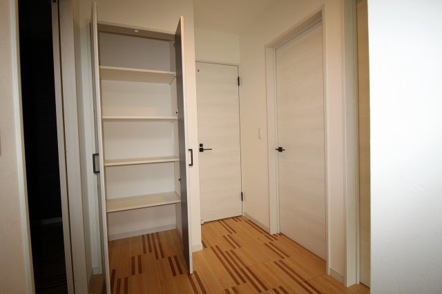 百石町　中古戸建（未入居物件）　2号地（全5棟）の収納|2Ｆ　ホール