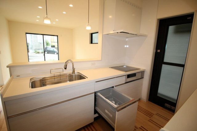 百石町　中古戸建（未入居物件）　2号地（全5棟）のキッチン|食器洗浄乾燥機