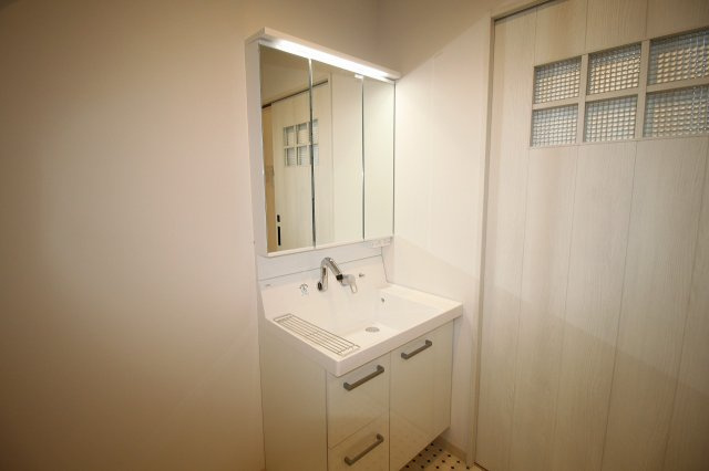 百石町　中古戸建（未入居物件）　2号地（全5棟）の独立洗面台