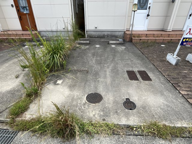 ピュアコートの駐車場