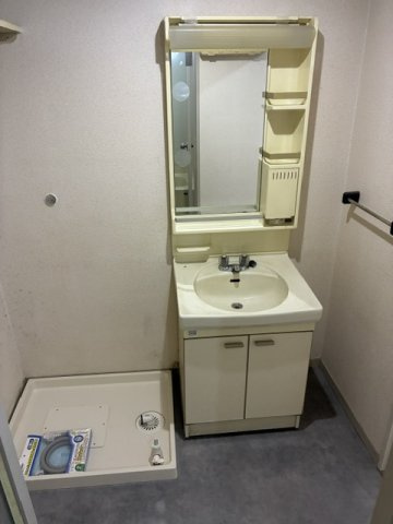サンハイツ六ツ門　302の独立洗面台