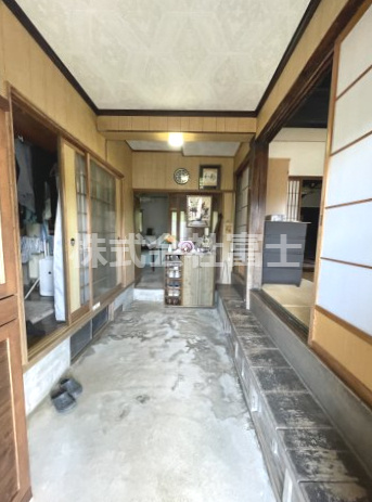 七山池原売家の玄関