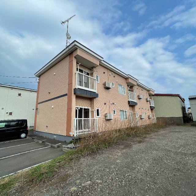 クレールＭの駐車場