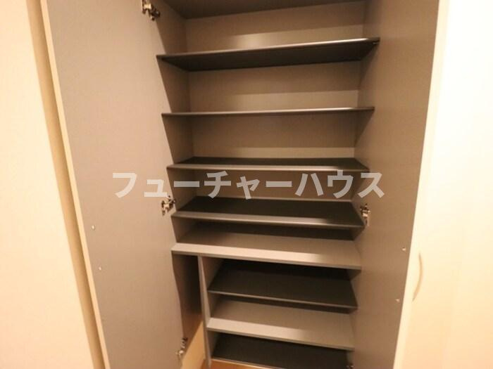 パークドオートム　Ａの玄関