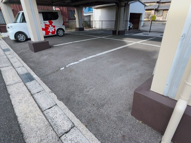 アネックス豊の駐車場