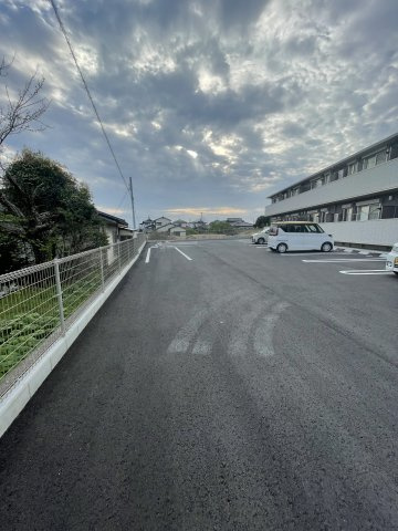 アテリア弐番館の駐車場