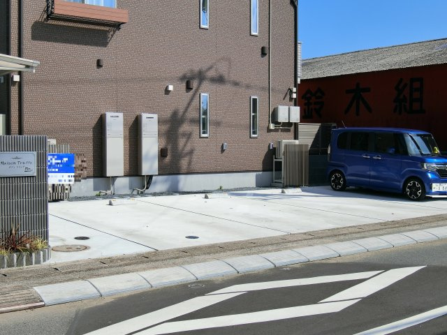 ＭＡＩＳＯＮ　ＴＲＵＦＦＥの駐車場