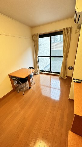 レオパレスバロンⅠの居間・リビング