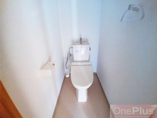 アレス六甲のトイレ|ゆったりとした空間のトイレです