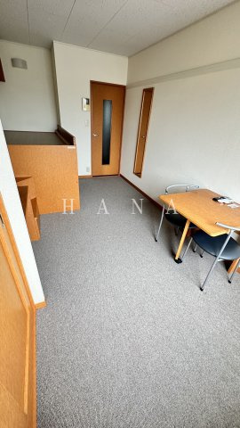 レオパレスバロンⅠの居間・リビング