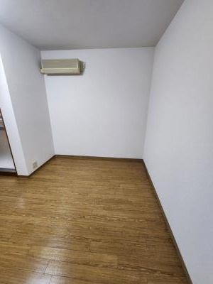 コモド嵯峨の洋室