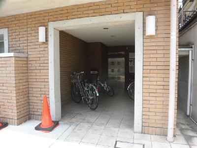 コモド嵯峨のエントランス