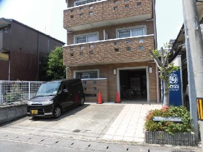 コモド嵯峨の駐車場